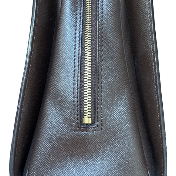 🔥🔥LV TRIANA Damier Amazing Condition!!! - Picture 9 of 15